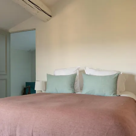 Le Clos De Bed & Breakfast *