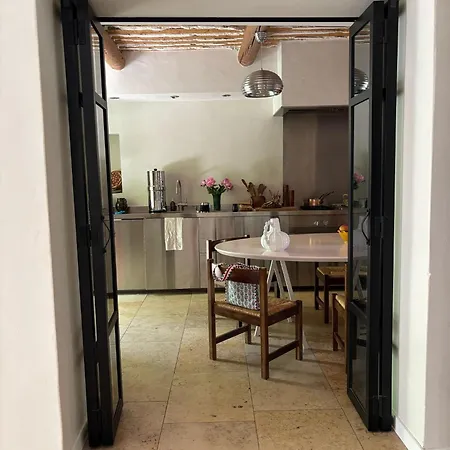 לינה וארוחת בוקר Le Clos De *